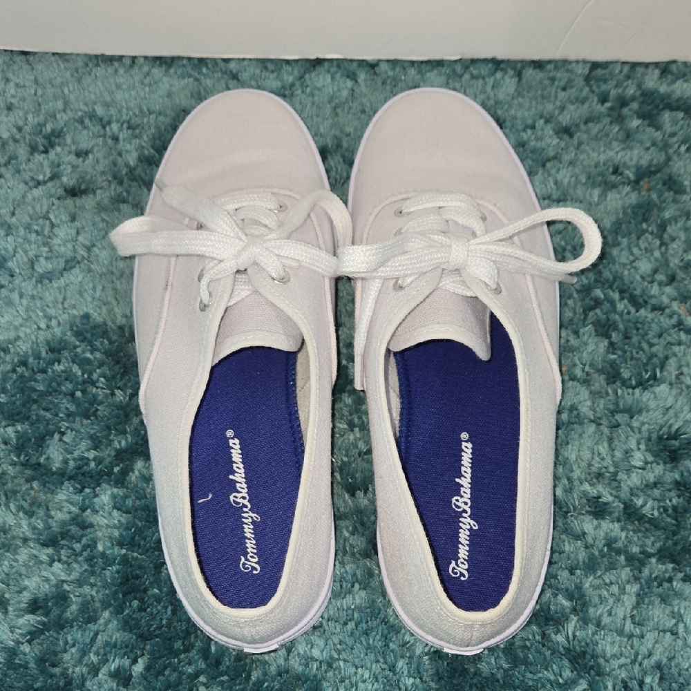 Tommy Bahama Women's Cream Canvas Sneakers Size 6.5